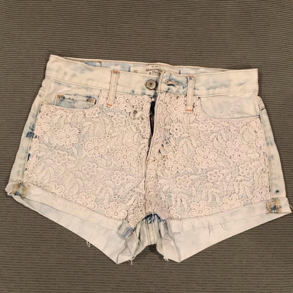 🌹2/$25🌹 A&F jean shorts with crochet detail (5a) - Picture 3 of 7
